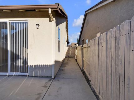 7418 Sun Reign Ln, Sacramento, CA 95823 Photo
