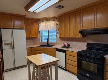 9 Pina, Sacramento, CA 95828 Photo