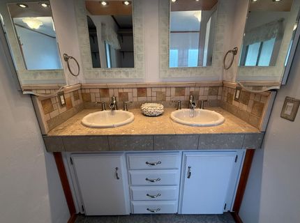 9 Pina, Sacramento, CA 95828 Photo