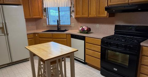 9 Pina, Sacramento, CA 95828 Photo