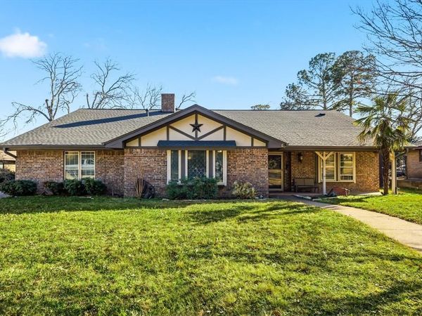 2206 Oak Forest Court, Arlington, TX 76012