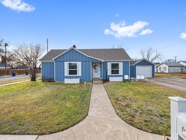 1104 S College Avenue, Decatur, TX 76234