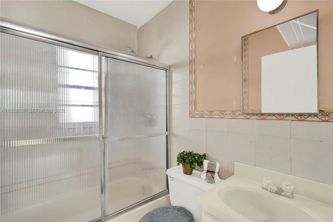 474 E 10th St, Hialeah, FL 33010 Photo