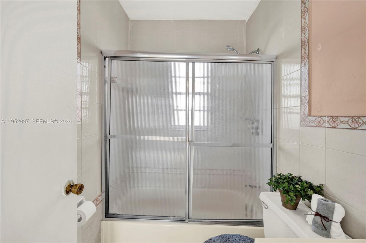 474 E 10th St, Hialeah, FL 33010 Photo