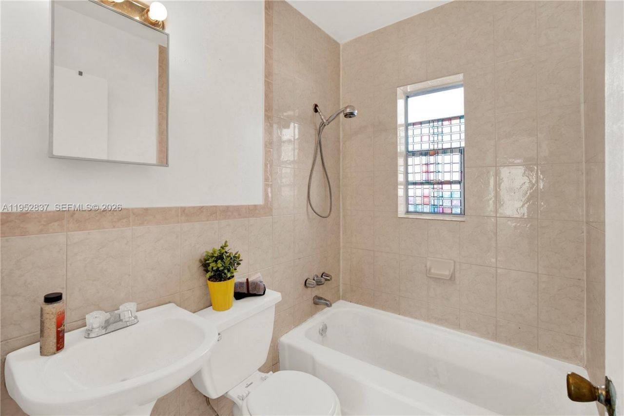 474 E 10th St, Hialeah, FL 33010 Photo