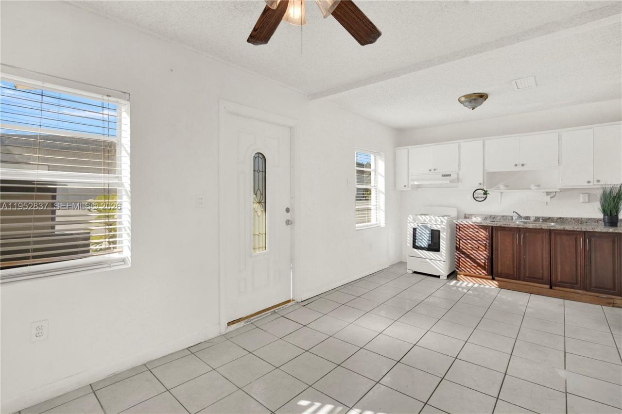 474 E 10th St, Hialeah, FL 33010 Photo