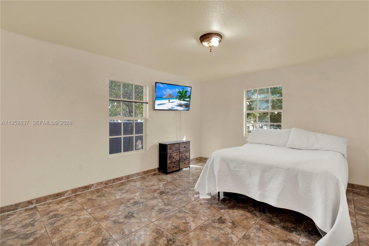 474 E 10th St, Hialeah, FL 33010 Photo