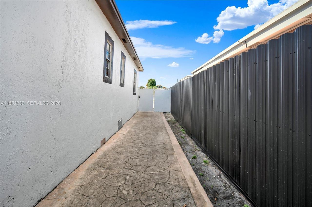 474 E 10th St, Hialeah, FL 33010 Photo