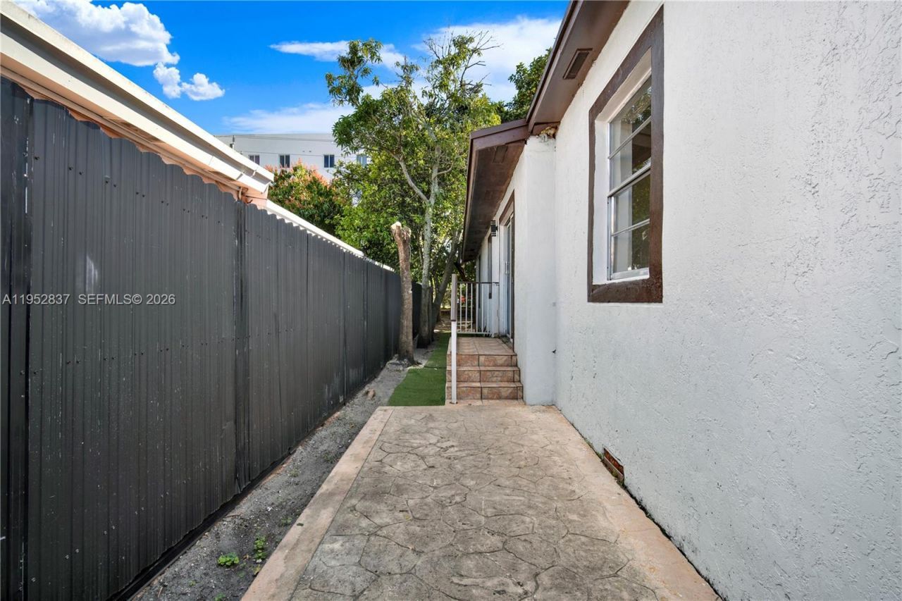 474 E 10th St, Hialeah, FL 33010 Photo