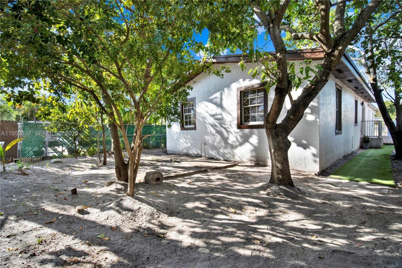 474 E 10th St, Hialeah, FL 33010 Photo