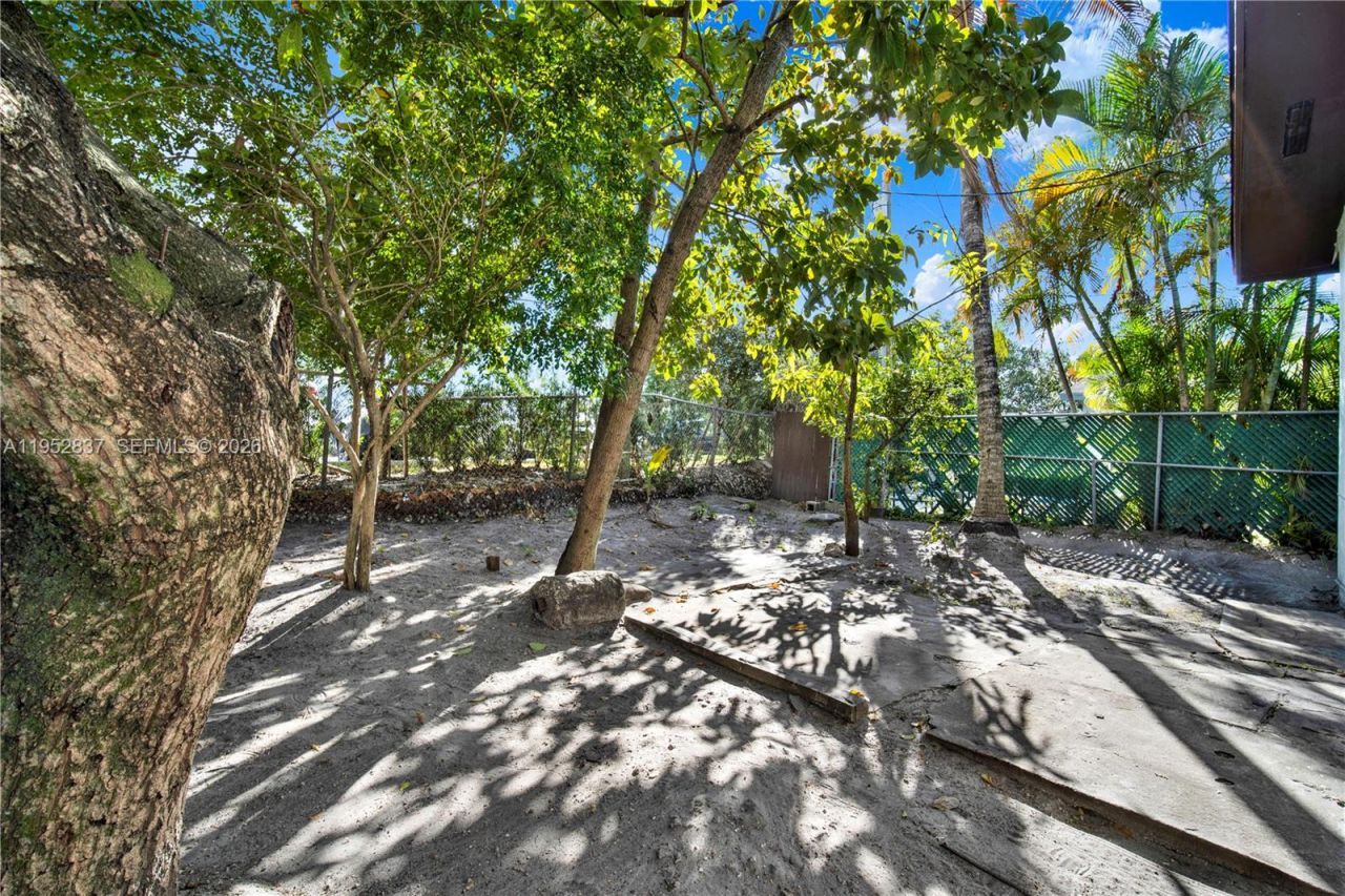 474 E 10th St, Hialeah, FL 33010 Photo