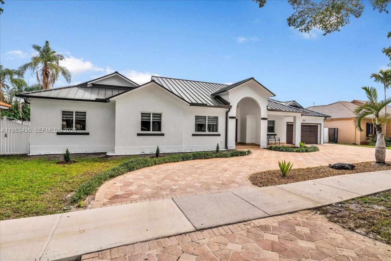 15507 NW 82nd Ct, Miami Lakes, FL 33016 Photo