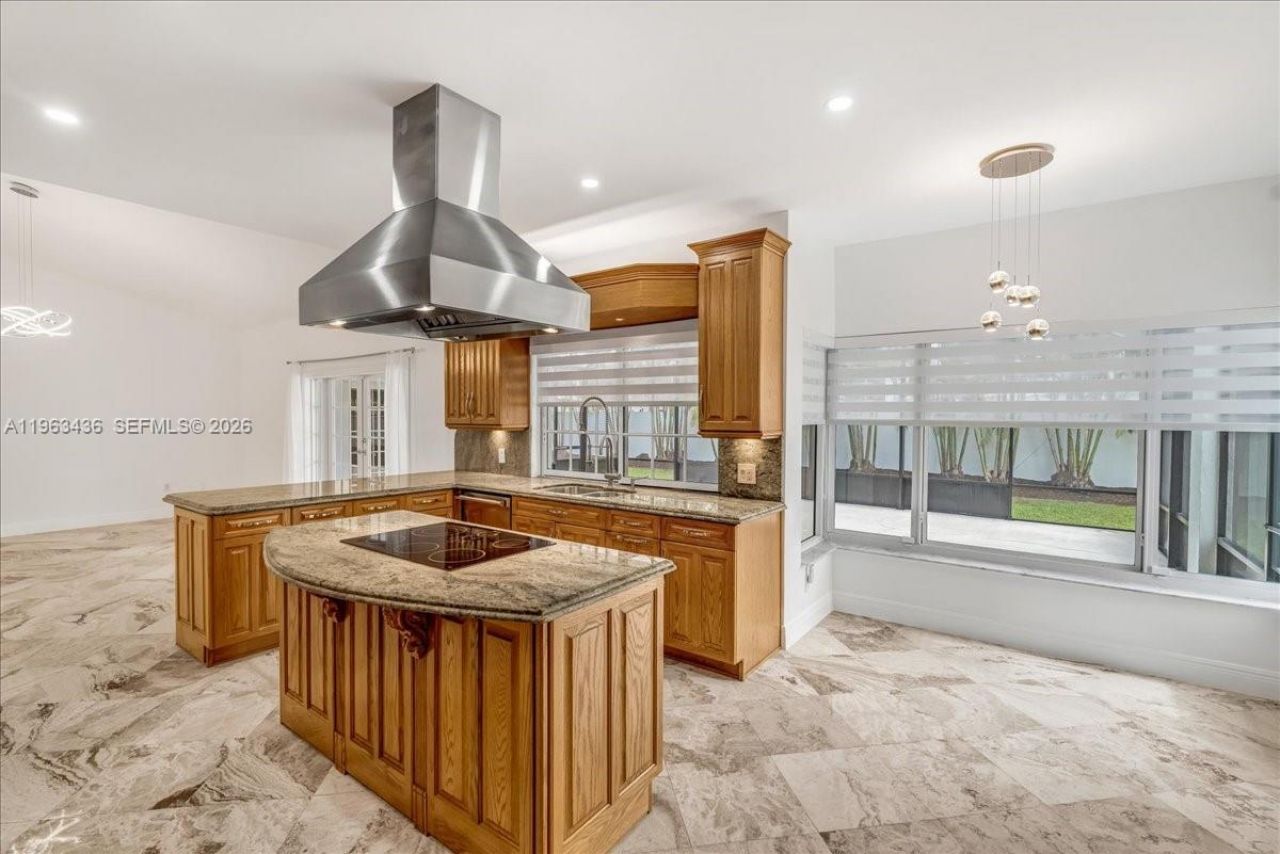 15507 NW 82nd Ct, Miami Lakes, FL 33016 Photo