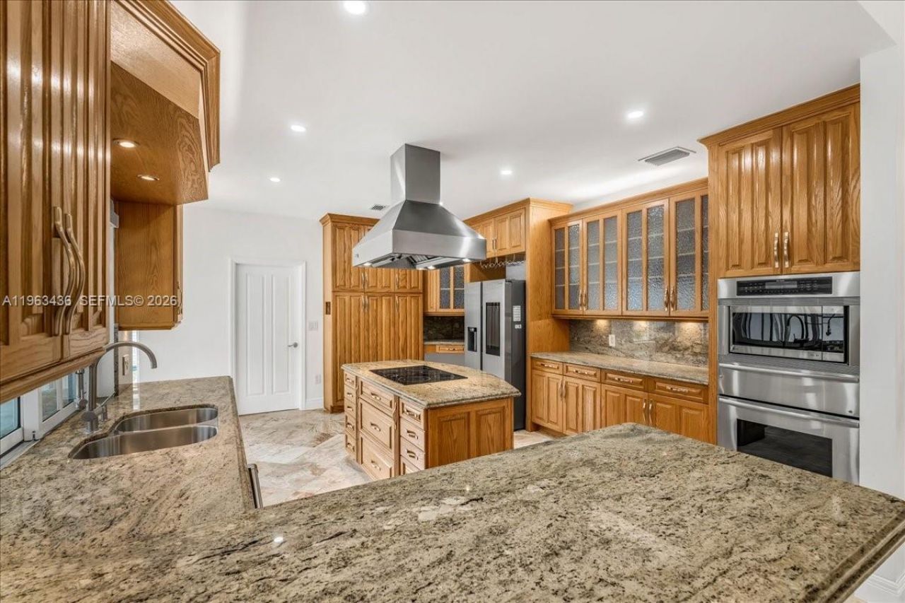 15507 NW 82nd Ct, Miami Lakes, FL 33016 Photo