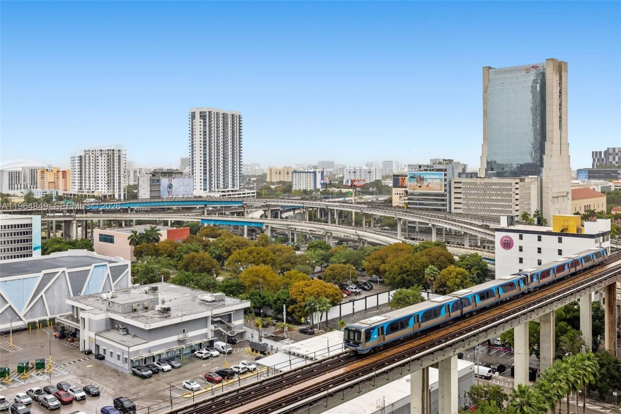 90 SW 3rd St, Unit 1608, Miami, FL 33130 Photo