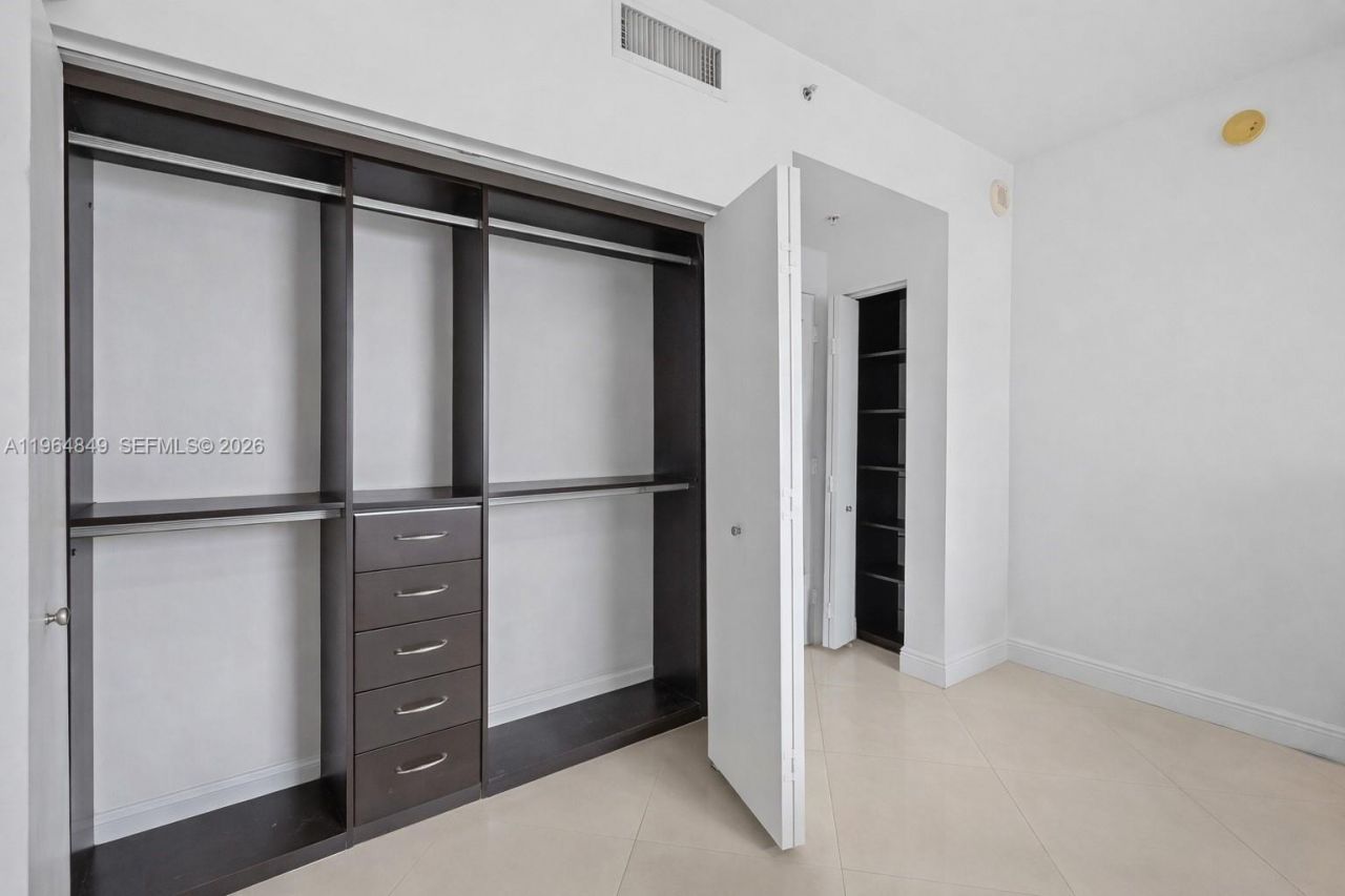 90 SW 3rd St, Unit 1608, Miami, FL 33130 Photo