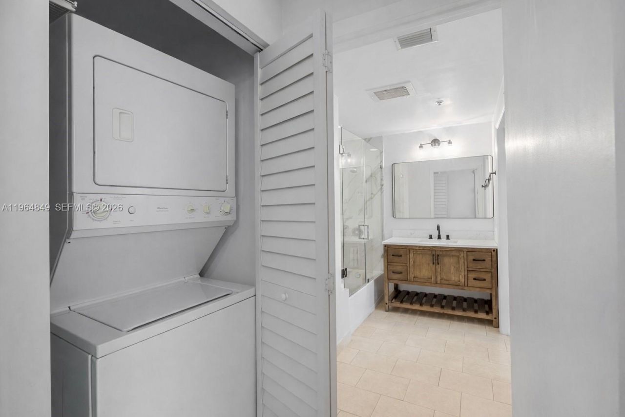 90 SW 3rd St, Unit 1608, Miami, FL 33130 Photo