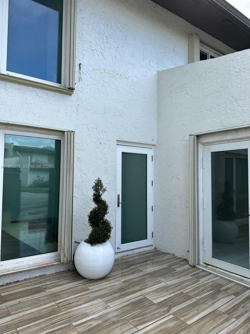 10916 SW 70th Ter, Miami, FL 33173 Photo