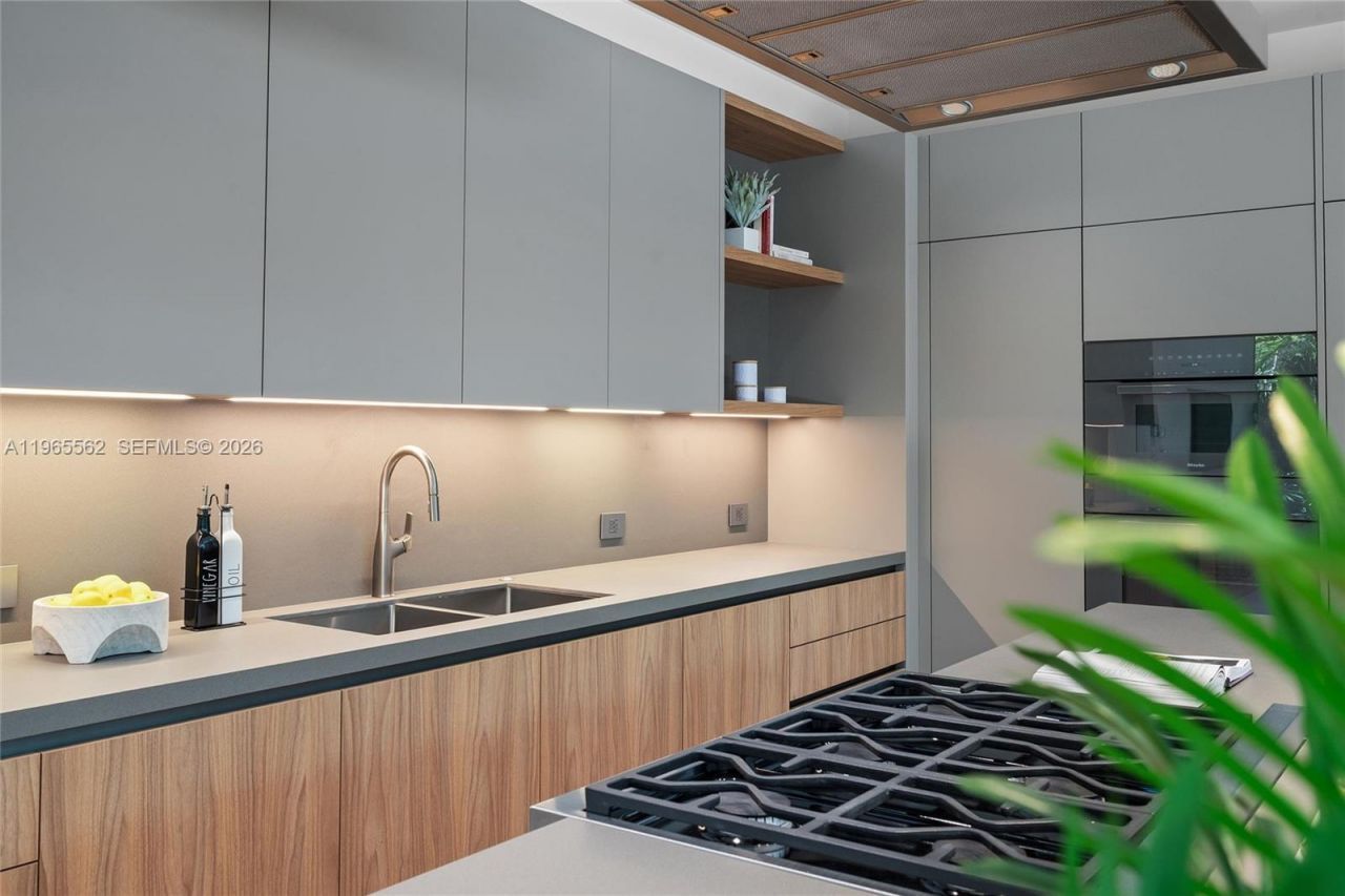 215 S Shore Dr, Miami, FL 33133 Photo