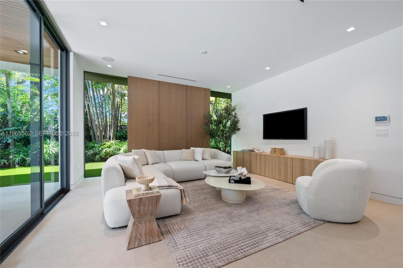 215 S Shore Dr, Miami, FL 33133 Photo