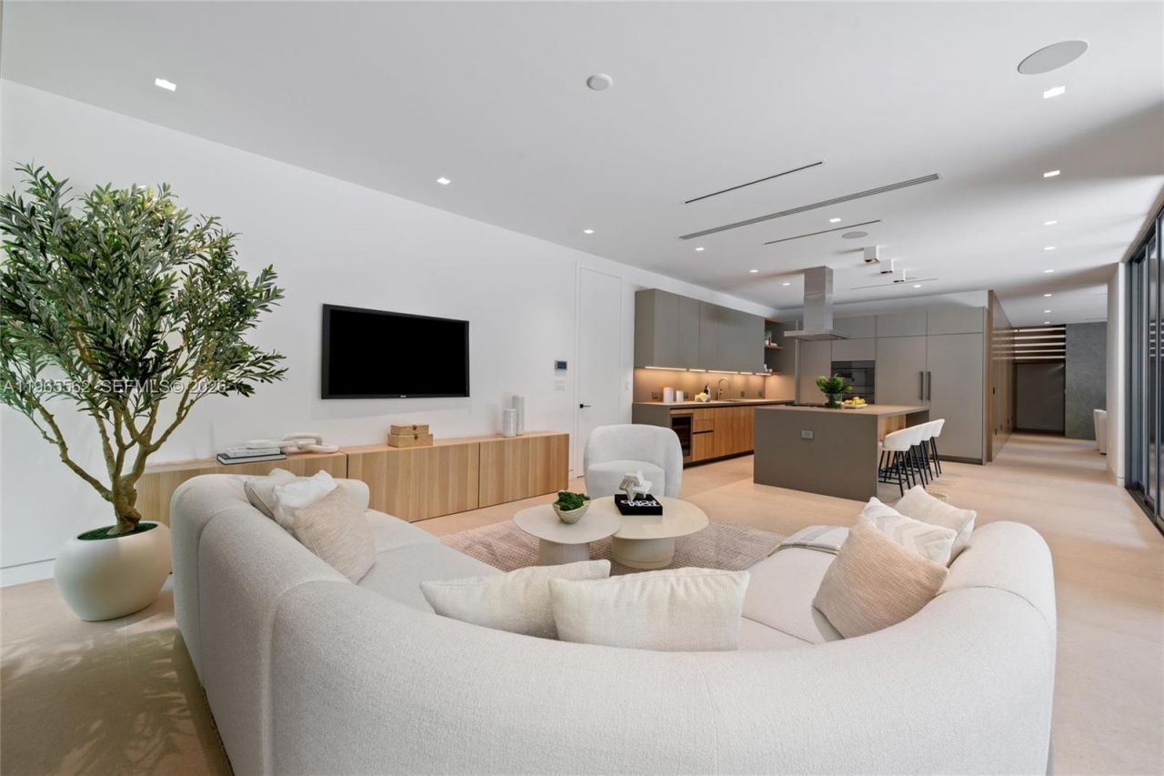 215 S Shore Dr, Miami, FL 33133 Photo