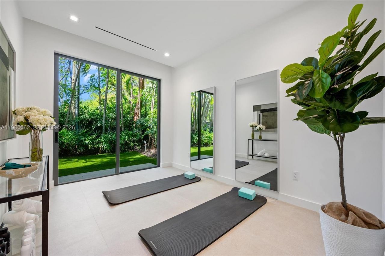 215 S Shore Dr, Miami, FL 33133 Photo