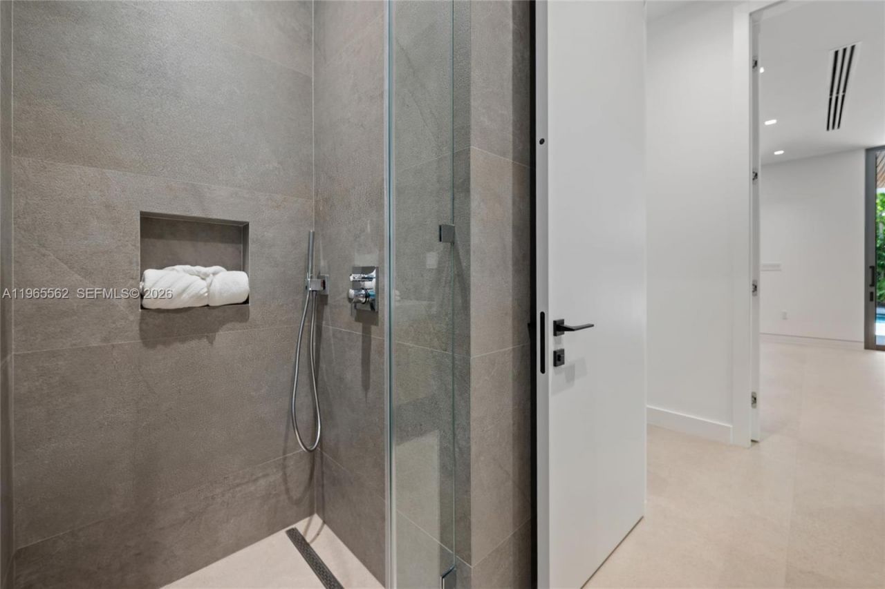 215 S Shore Dr, Miami, FL 33133 Photo