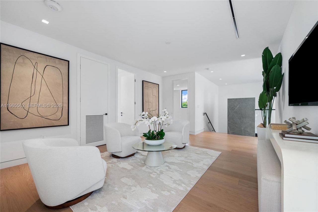 215 S Shore Dr, Miami, FL 33133 Photo