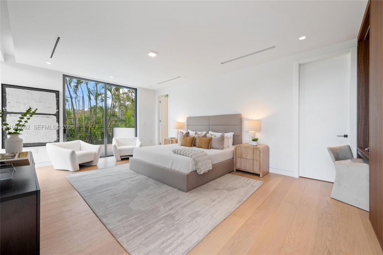 215 S Shore Dr, Miami, FL 33133 Photo