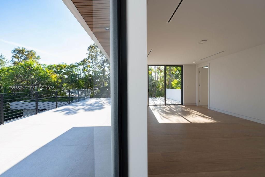 215 S Shore Dr, Miami, FL 33133 Photo