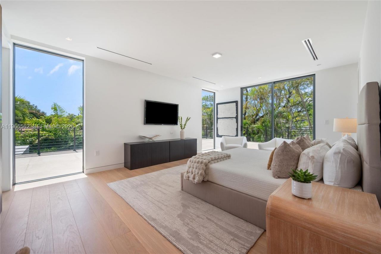 215 S Shore Dr, Miami, FL 33133 Photo