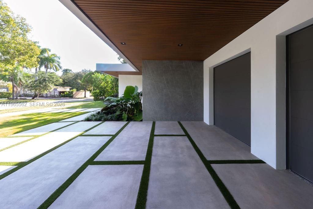 215 S Shore Dr, Miami, FL 33133 Photo