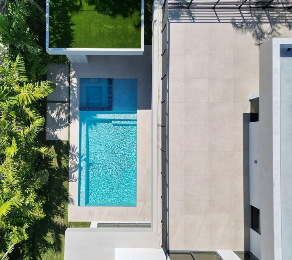 215 S Shore Dr, Miami, FL 33133 Photo