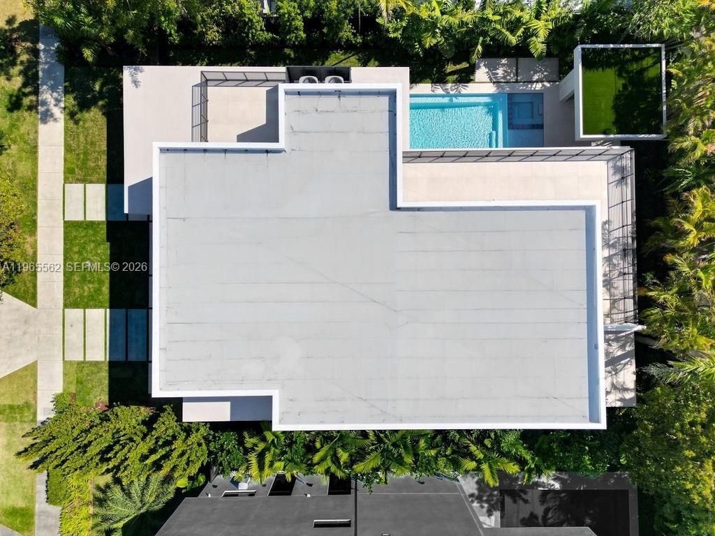 215 S Shore Dr, Miami, FL 33133 Photo