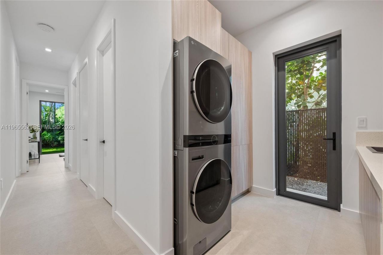 215 S Shore Dr, Miami, FL 33133 Photo