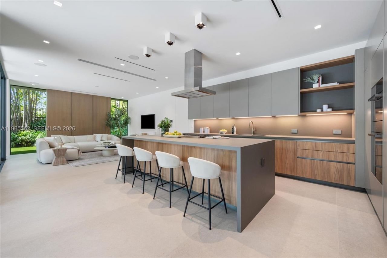 215 S Shore Dr, Miami, FL 33133 Photo