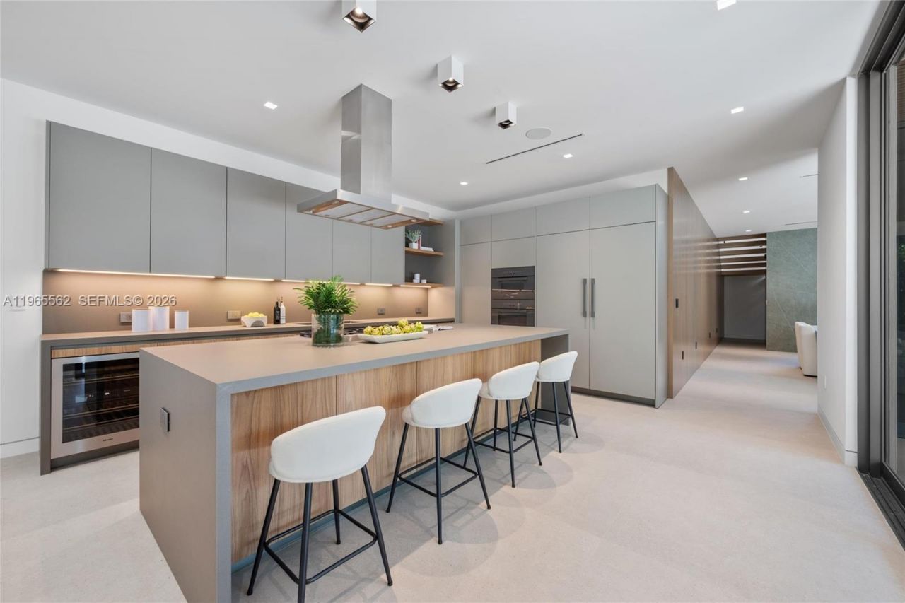 215 S Shore Dr, Miami, FL 33133 Photo