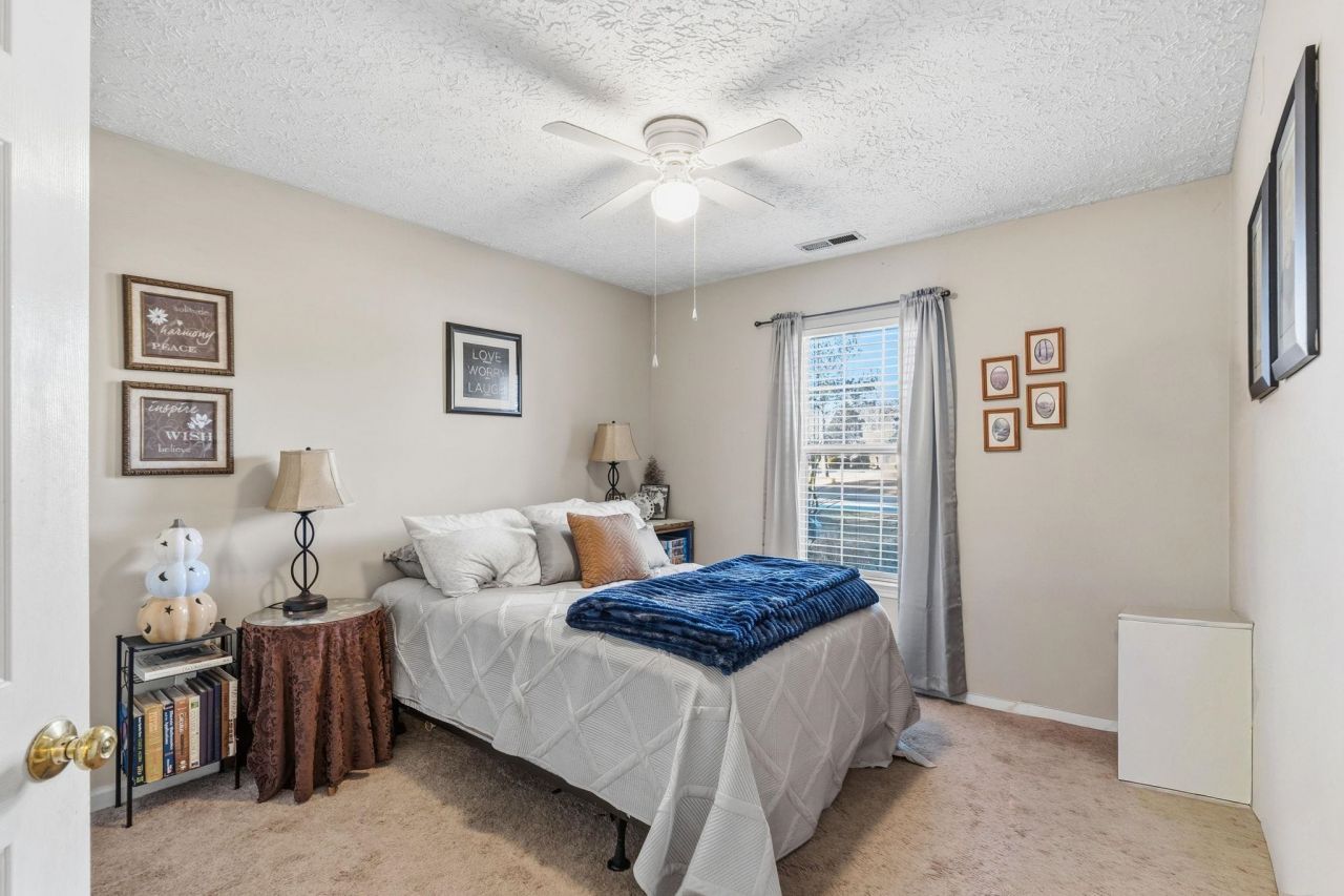 590 Bridgeport Dr. Photo 16