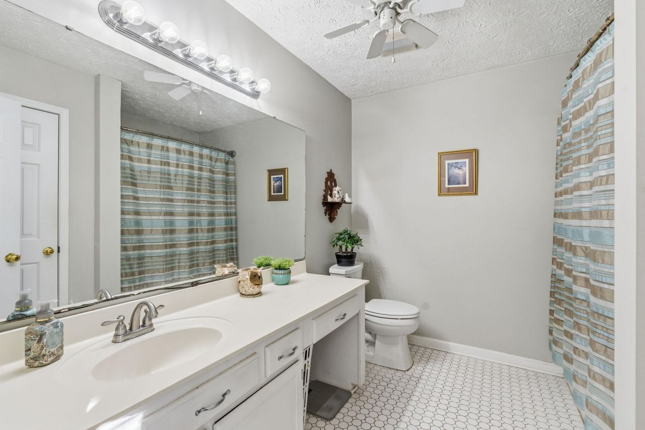 590 Bridgeport Dr. Photo 18