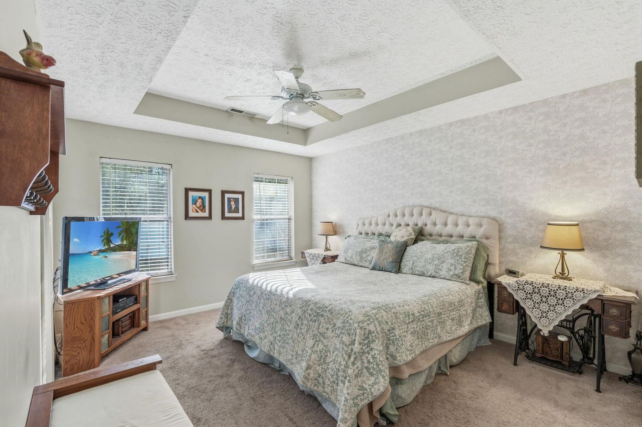 590 Bridgeport Dr. Photo 21