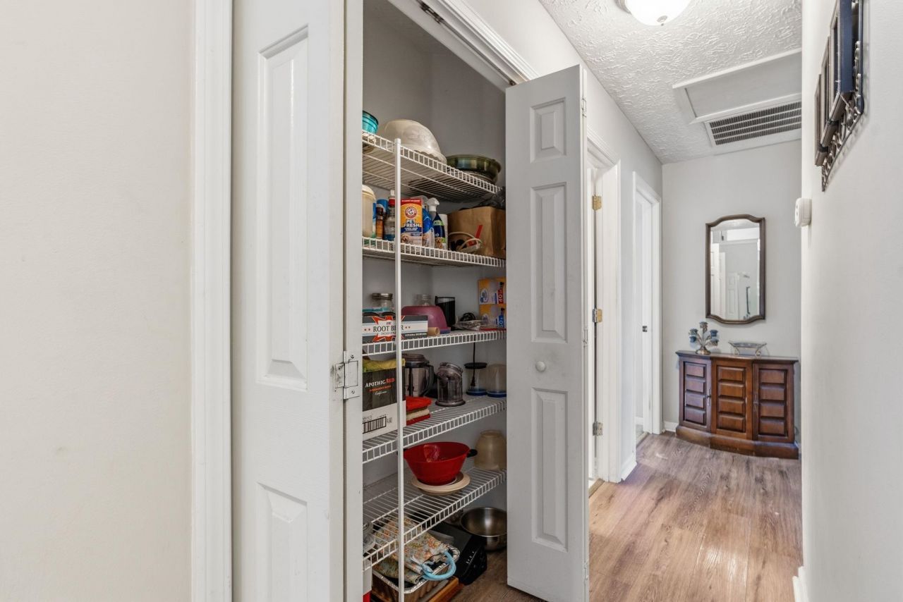 590 Bridgeport Dr. Photo 22