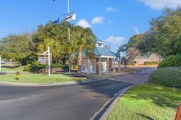 590 Bridgeport Dr. photo 4