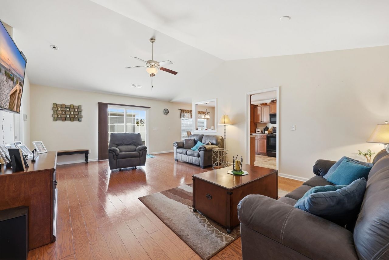 1228 Augustus Dr. Photo 11