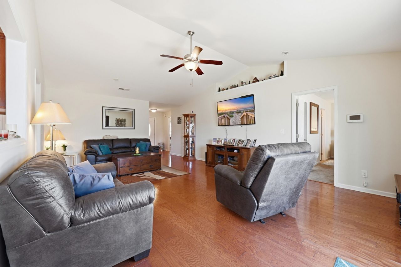 1228 Augustus Dr. Photo 13