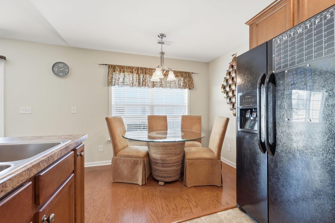 1228 Augustus Dr. Photo 18