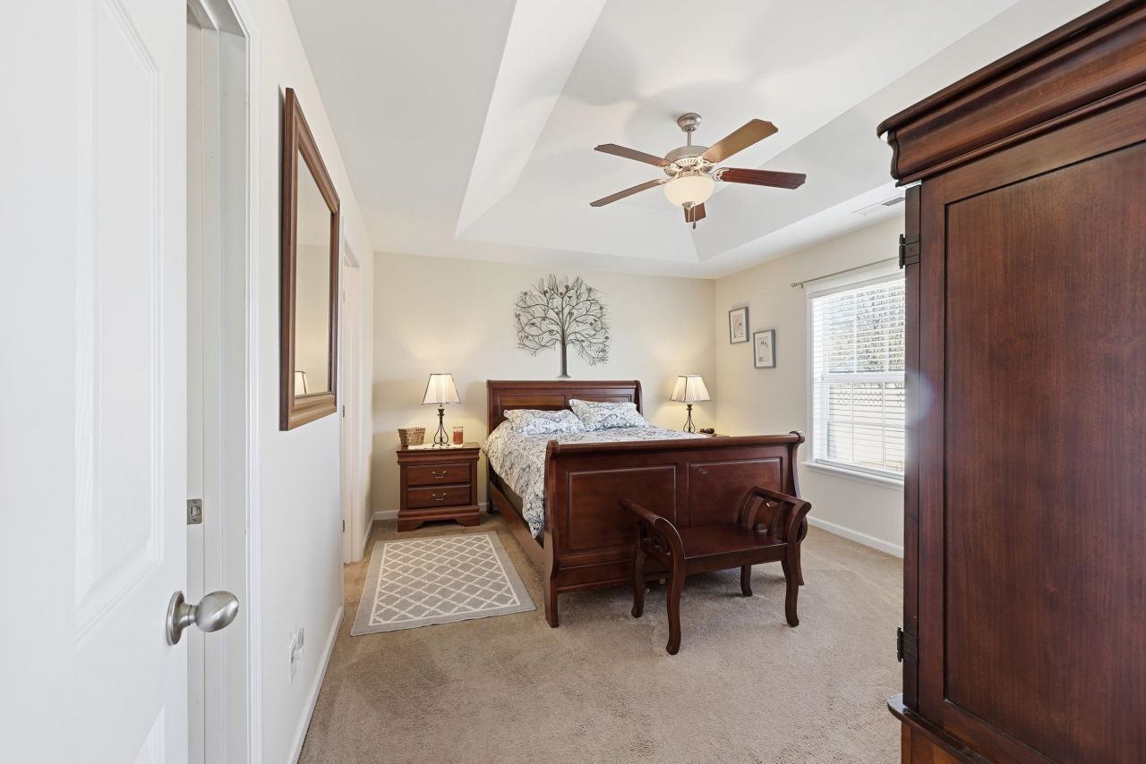 1228 Augustus Dr. Photo 4