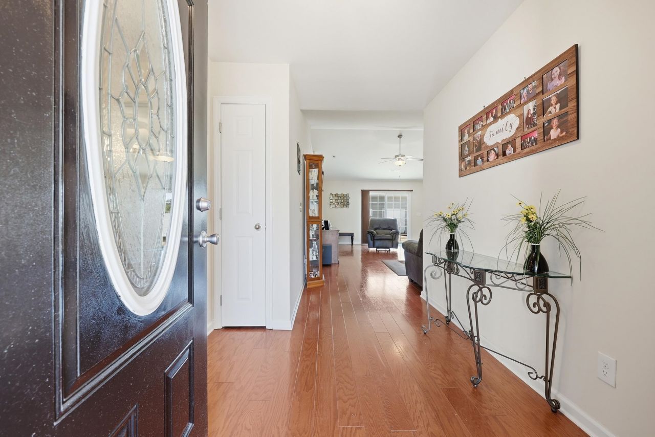 1228 Augustus Dr. Photo 8