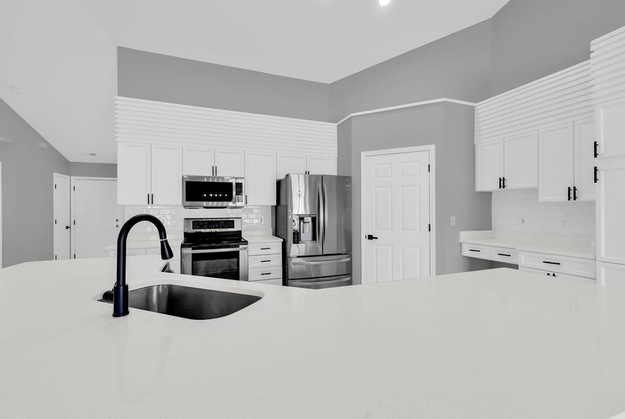 190 Rocko Dr. Photo 9