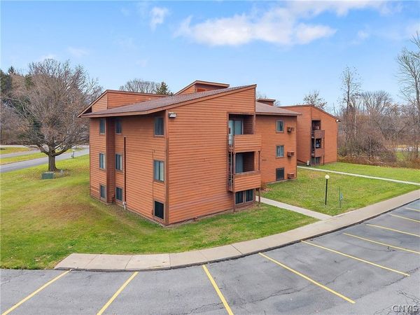 327 Village Boulevard N, Baldwinsville, NY 13027