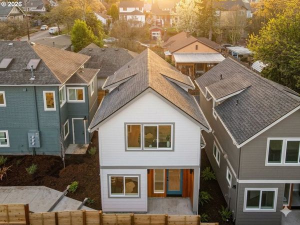 1123 SE Rhone ST, Unit B, Portland, OR 97202